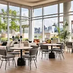 Luxury Highrise In West Village