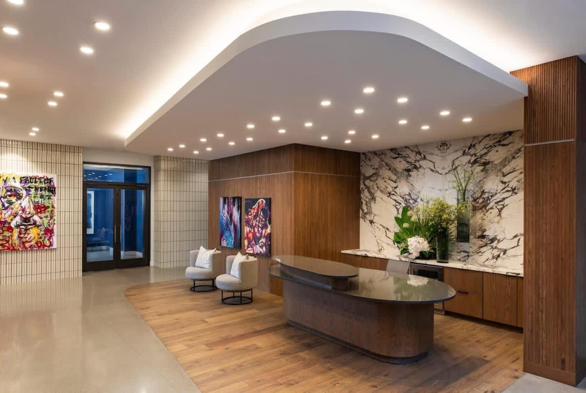 Luxury Highrise In West Village Apartment *