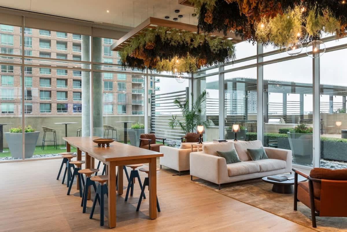 Luxury Highrise In West Village *