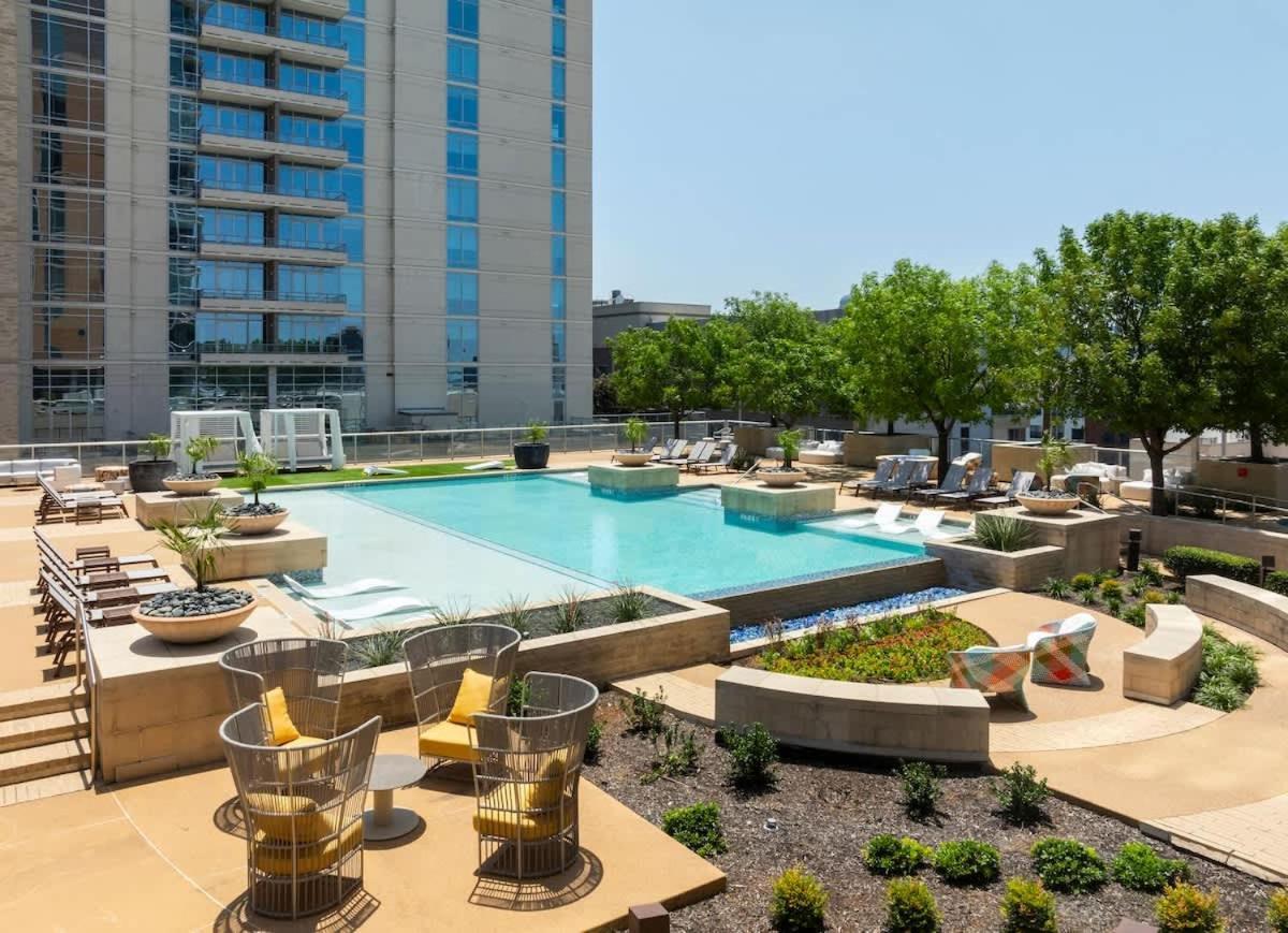Luxury Highrise In West Village *