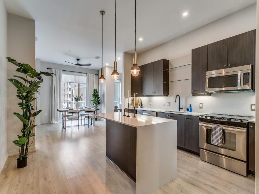 Luxury Highrise In West Village Apartment *