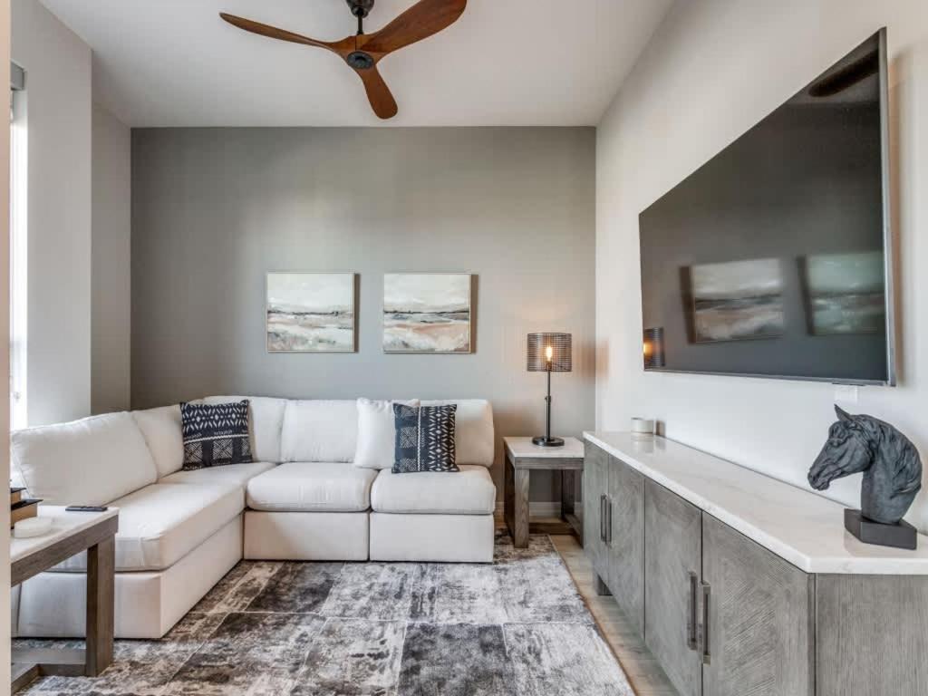 Apartment Luxury Highrise In West Village